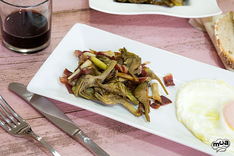 Alcachofas salteadas con jamón