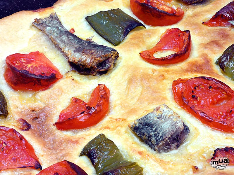 Coca de sardinas