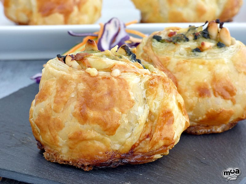 Rollitos de hojaldre con espinacas