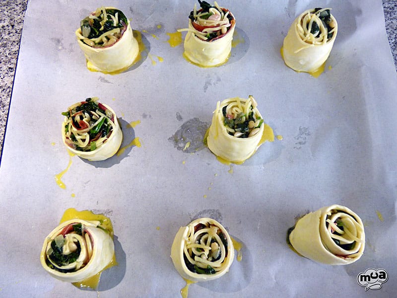 Rollitos de hojaldre con espinacas