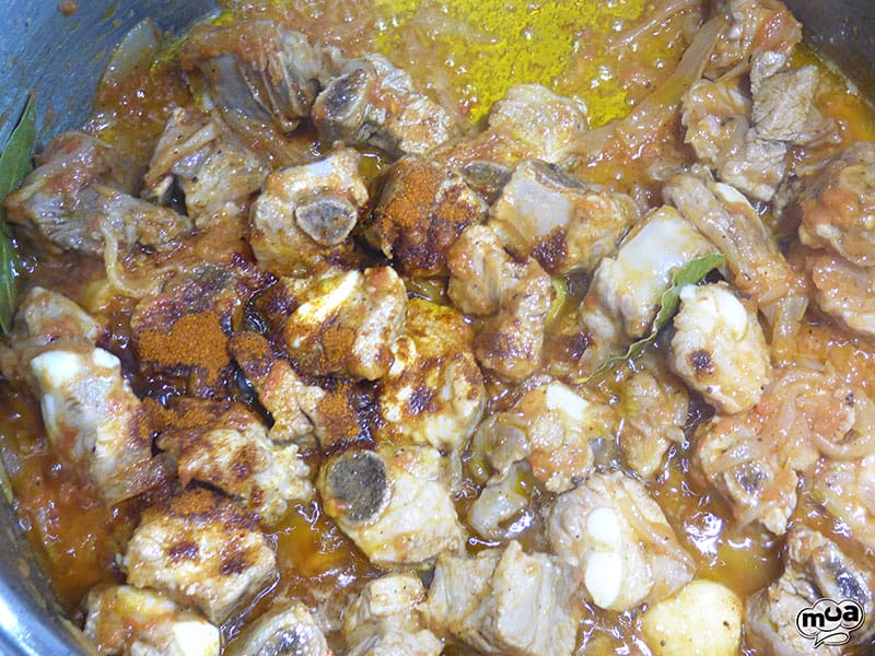 Guiso de costillar con tallarines