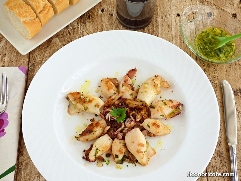 Calamares a la plancha con salsa verde